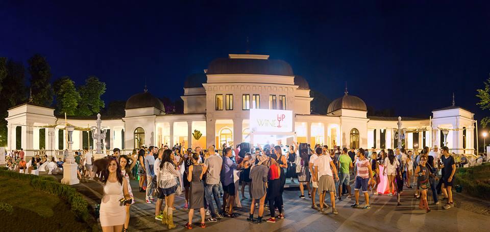 Wine Up Bar at Untold Festival